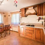 Loreta, A Beautiful And Cozy Minutes Away From The Sea Rasa
