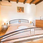 Holiday home Loreta, A Beautiful And Cozy Minutes Away From The Sea *