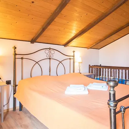 Holiday home Loreta, A Beautiful And Cozy Minutes Away From The Sea