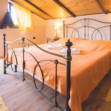 Loreta, A Beautiful And Cozy Minutes Away From The Sea Rasa