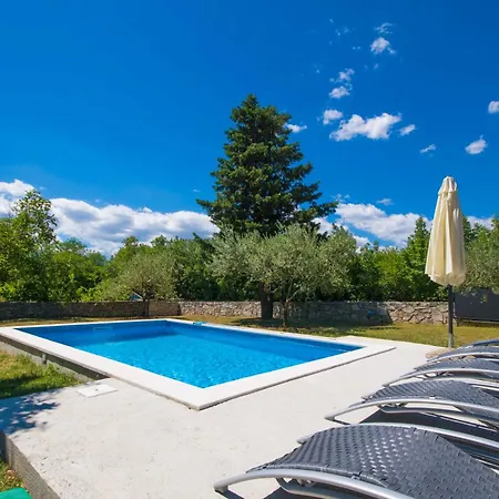 Loreta, A Beautiful And Cozy Minutes Away From The Sea Rasa