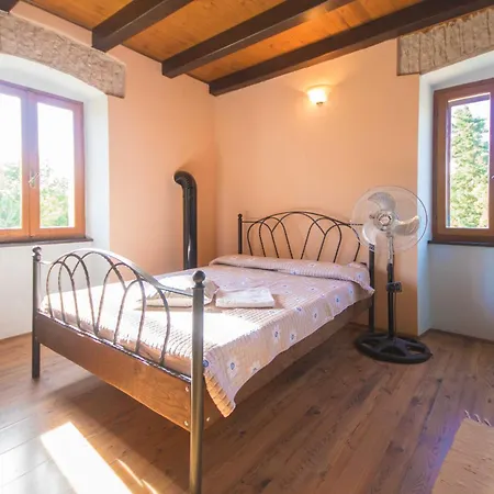 Loreta, A Beautiful And Cozy Minutes Away From The Sea * Raša